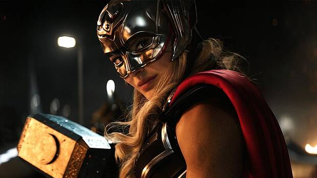 Marvel - Jane Foster usando Mjölnir como Poderosa Thor