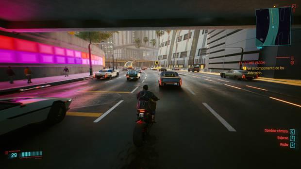 Ya sea a pie o en autom�vil, Night City es una ciudad en la que hay que estar con los ojos bien abiertos para no perdernos nada de lo que ocurre.