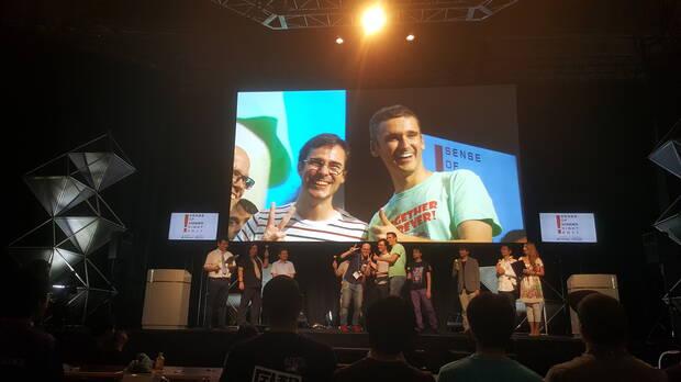Murat y David Jaumandreu recogiendo el premio en el Tokyo Game Show de 2017 por Conga Master