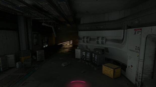 Avatar: Frontiers of Pandora - Despertar: pared al fondo de la habitación en lo alto de las escaleras con una rejilla