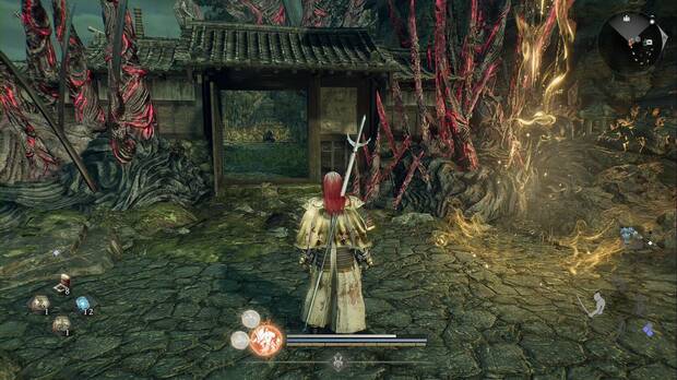 Nioh 3 - Misiones secundarias de 1864, Hoja solitaria, zona alta tras el edificio de los artilleros con una puerta abierta y una veta espiritual