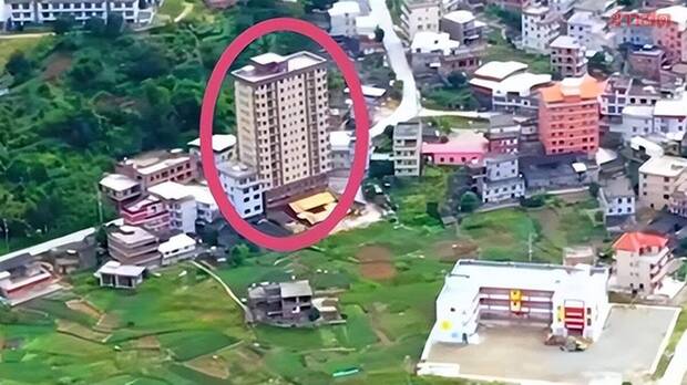 Familia china con su edificio propio