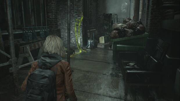 Resident Evil Requiem - Hotel Wrenwood, camino a seguir por el callej�n del Hotel Wrenwood