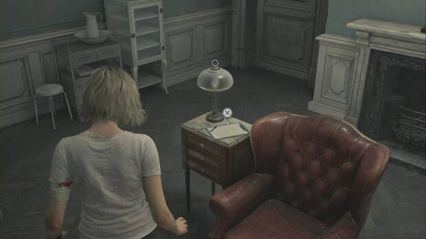 Resident Evil Requiem - Centro de pacientes, notas de observación sobre una mesita en la habitación en la que despierta Grace