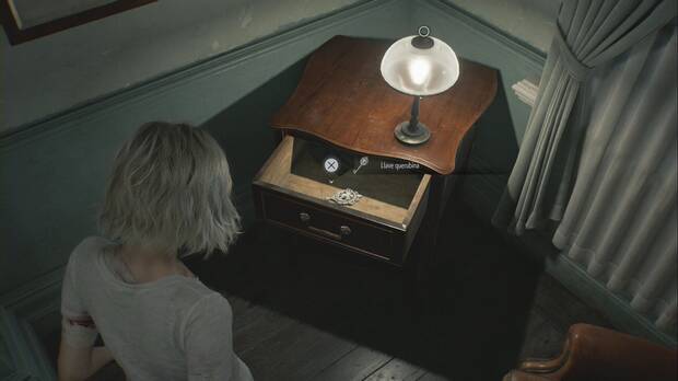 Resident Evil Requiem - Centro de pacientes, llave querubina en un caj�n de una mesita al final del pasillo al suroeste