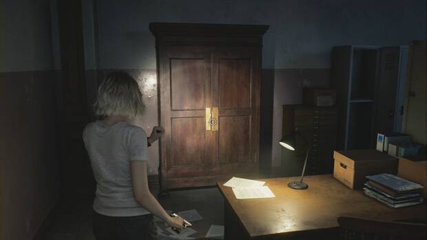 Resident Evil Requiem - Centro de pacientes (III), armario de la Sala de registros donde se escucha un Mr. Raccoon