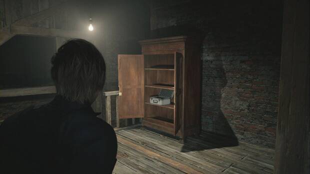 Resident Evil Requiem - Centro de pacientes (IV), armario con cerradura rota del ático