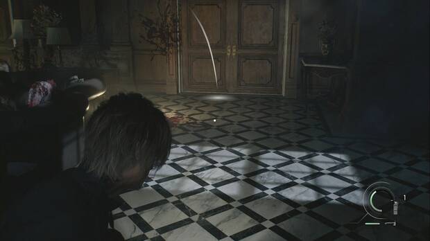 Resident Evil Requiem - Centro de pacientes (IV), puerta doble por donde entran dos mutacéfalos en la Sala de descanso