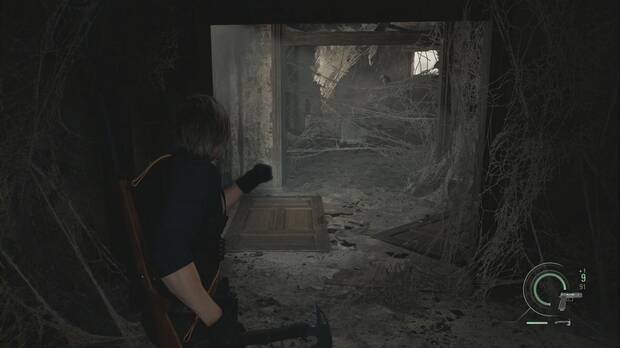 Resident Evil Requiem - Este de Raccoon City, Leon escapa de la ara�a gigante a trav�s del Edificio NF