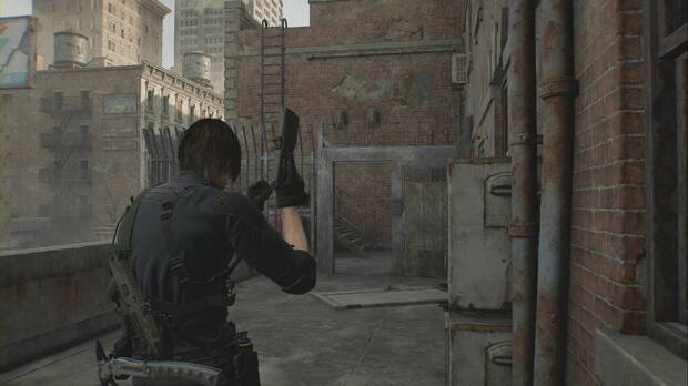 Resident Evil Requiem - Este de Raccoon City, puerta cerrada con un mecanismo de manivela en el balc�n de los Apartamentos Cedarbrook