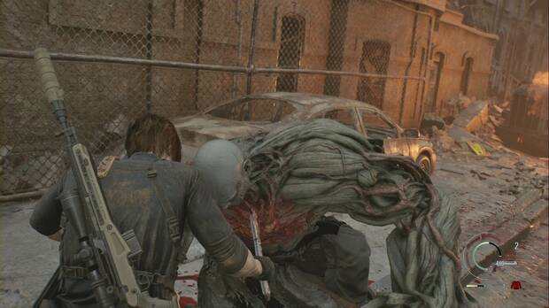 Resident Evil Requiem - R.P.D., Leon usa el hacha contra el Super Tyrant