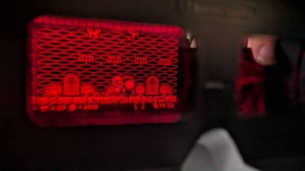 La lente amplía la imagen que se muestra en Switch 1 y Switch 2, consiguiendo un efecto 3D.