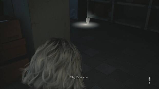 Resident Evil Requiem - Centro de pacientes (III), punto donde lanzar una botella vacía en la Sala de registros para que dos zombis se ataquen entre sí