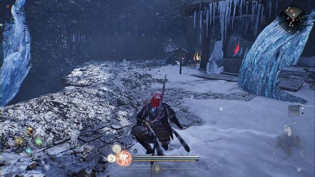 Nioh 3 - Santuario de plumas negras, yokai junto al pozo del patio central, junto al �rbol con una amrita