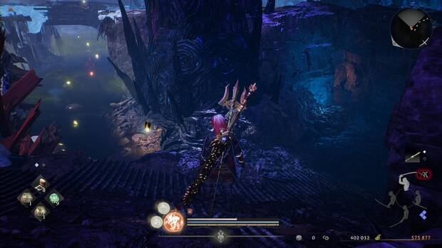 Nioh 3 - Ciudad helada, �rbol ardiente: pendiente que desciende hasta la charca f�tida de la zona nordeste del Purgatorio