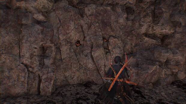 Nioh 3 - Nurikabe en una pared, desvelando su posici�n por unos ojos mir�ndote desde un muro falso