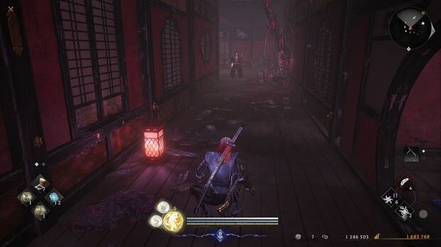 Nioh 3 - El dulce sonido de las cuerdas, pasillo por el que avanzar desde la sala de los dos samur�is sentados en el edificio del norte de Shimabara