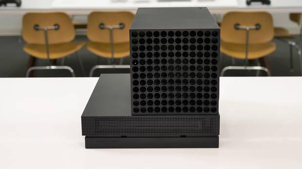 Xbox Series X: Comparan su tamao con el de Xbox One X Imagen 2