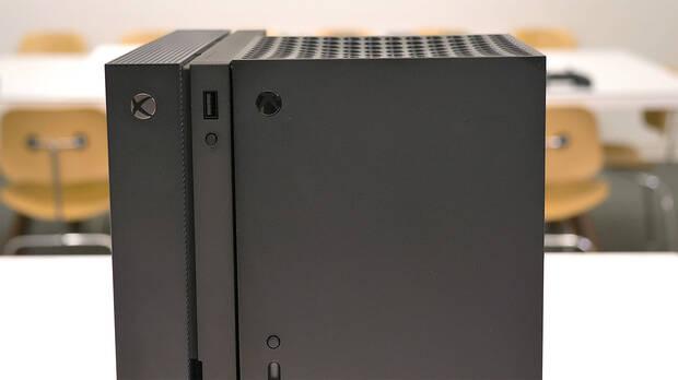 Xbox Series X: Comparan su tamao con el de Xbox One X Imagen 3