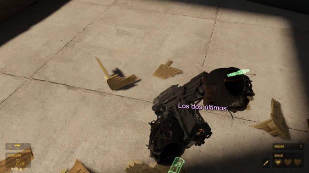 La fisicidad de las armas en encomiable, y nos puede complicar las cosas en medio del combate. Hay que insertar los cartuchos manualmente, sacar el cargador de la pistola, introducir la energía en la ametralladora…
