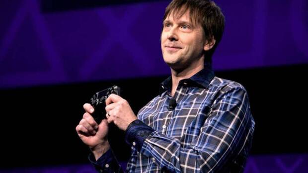 Mark Cerny, arquitecto de PS4 y PS5, no busca el platino en juegos que requieren online