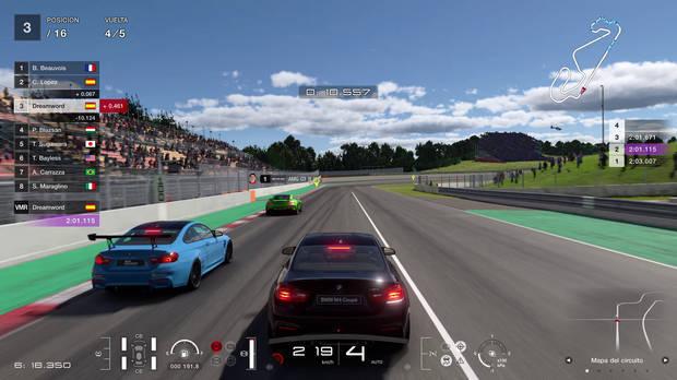 Dentro de la pista tenemos jugabilidad marca de la casa, con un gran control del veh�culo y las t�picas f�sicas de colisiones de 'Gran Turismo'.