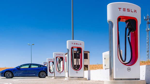 Tesla Cargando