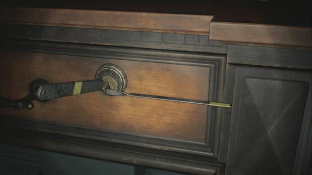 Resident Evil Requiem - Easter eggs, animaci�n en la que Grace usa una ganz�a para forzar una cerradura