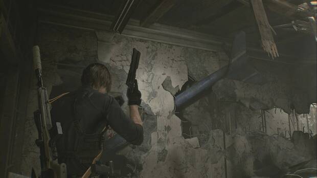 Resident Evil Requiem - Easter eggs, Mr. X intenta acabar con Leon usando la cola del helic�ptero