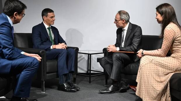 Pedro S�nchez con los responsables de Amazon