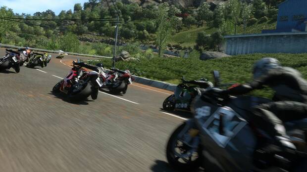 Los circuitos se hacen diferentes con la moto y siempre se puede adelantar.