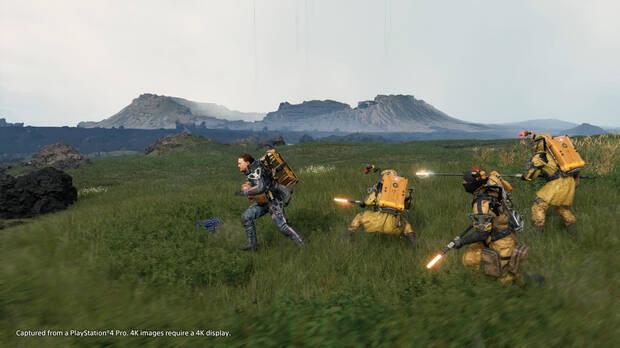 Pese a lo que muchos creen, sí, hay combate. En 'Death Stranding' podemos afrontar las situaciones de diversas maneras, luchando, disparando, usando el sigilo o incluso huyendo.