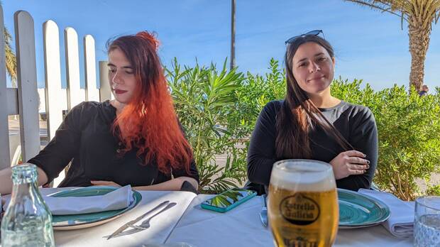 Paula Ruiz, a la izquierda, y Marina González.