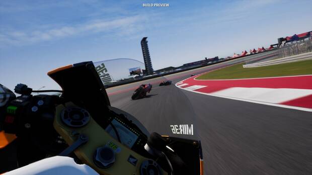 Hay mejoras en la IA rival, se modifican físicas y en general, se toca todo lo que podríamos esperar en una nueva entrega de 'MotoGP'.