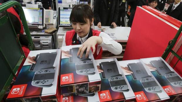 Jugadores comprando Nintendo Switch.