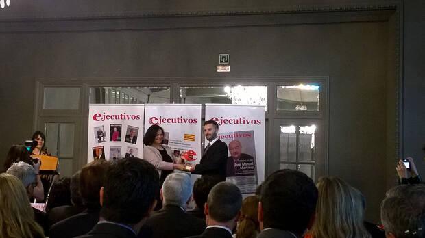 Jiménez recoge el premio Ejecutivos por la investigación en nuevas tecnologías en 2015.