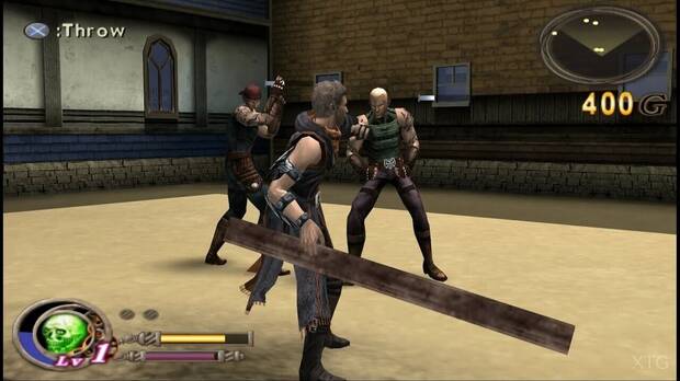 Imagen de gameplay de God Hand (2006) con el protagonista enfrentndose a los enemigos armado con una viga de madera