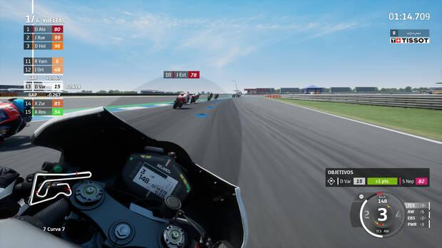 La jugabilidad ha mejorado respecto a pasadas ediciones. Incluso con algunas críticas al contenido o modos, sigue siendo recomendable para fans del motociclismo.