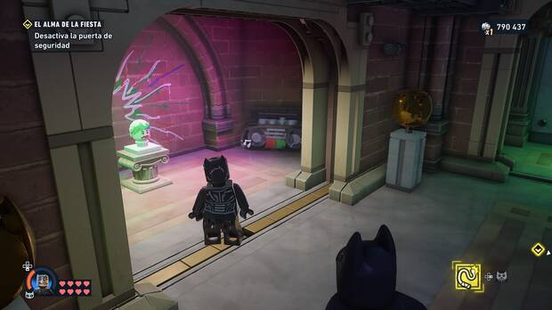 LEGO Batman: El Legado del Caballero Oscuro - Localizaci�n del trofeo de la Batcueva Radiocasete 04 en la misi�n Flugelheim