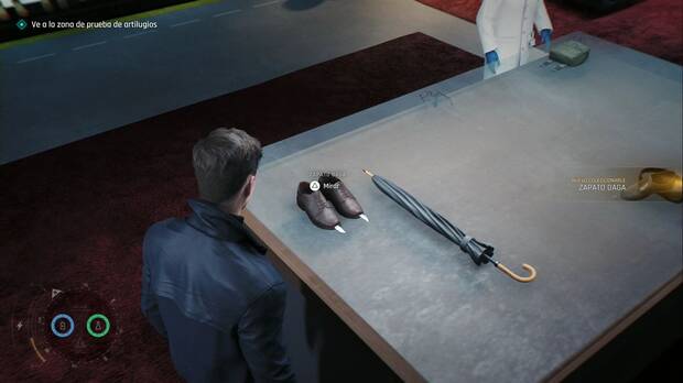 007 First Light - Un asunto de lo más delicado; zapato daga en la zona del guardarropa del laboratorio de Q