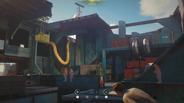 007 First Light - El pasado nunca muere; guardias tras saltar desde el pie de la escalera de mano