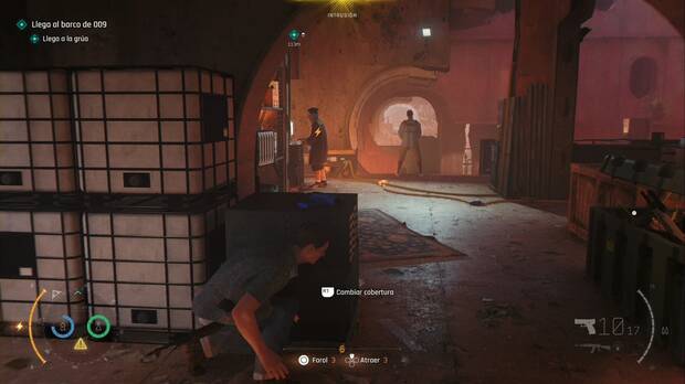 007 First Light - El pasado nunca muere; guardias en la zona vigilada por una cámara