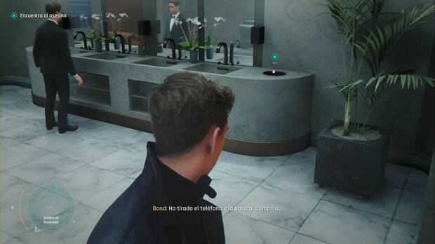 007 First Light - Sin invitación; James encuentra el teléfono del asesino en el baño