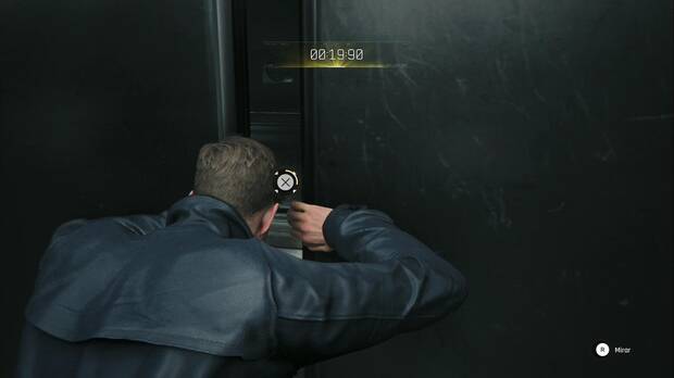 007 First Light - Ocaso del caballero; James abre las puertas del ascensor cuando se detiene