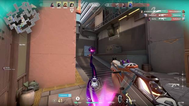 Técnicamente es limitado para ser compatible con todo tipo de ordenadores, pero las animaciones al tirar habilidades y el diseño de los personajes son geniales.