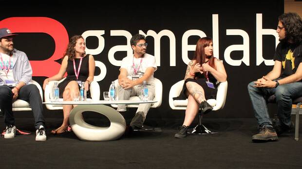 Mesa redonda sobre el estado del sector indie en España en Gamelab 2016. De izquierda a derecha: Edu Verz (Brainwash gang), Rosa Carbó-Mascarell (Loveshark), Mauricio García (The Game Kitchen), Mariona Valls (Mango Protocol) y Rami Ismail (Vlambeer).