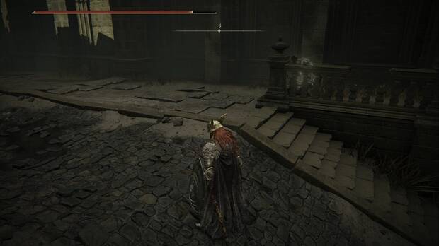 Elden Ring: Shadow of the Erdtree - Belurat, asentamiento de la torre: sombra oculta tras la barandilla de la rampa que sube desde la plaza de la fuente