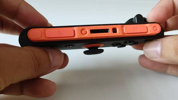 La ergonomía de los Joy-Con 2 ha ganado enteros, ahora con unos botones laterales más grandes y confortables.