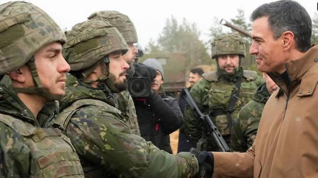 Pedro Sánchez con el ejército