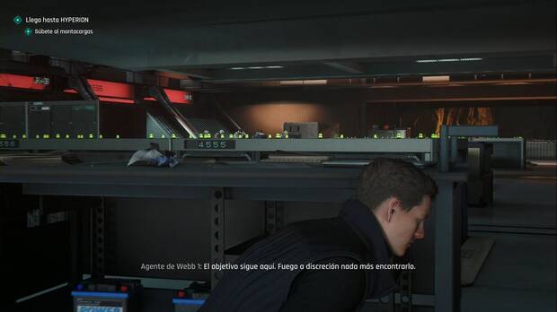 007 First Light - La ola del futuro; 001 James se enfrenta a los guardias de Webb de camino al montacargas